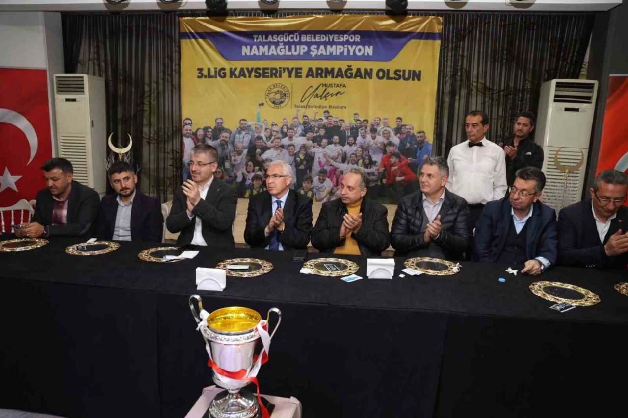 Talasgücü Belediyespor şampiyonluğu kutladı