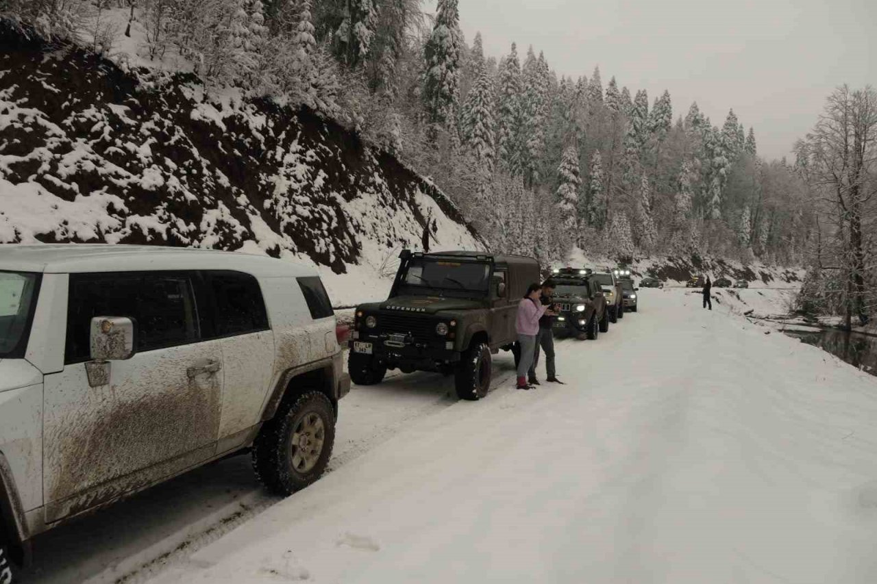 Baharda yağan karın tadını çıkarttılar