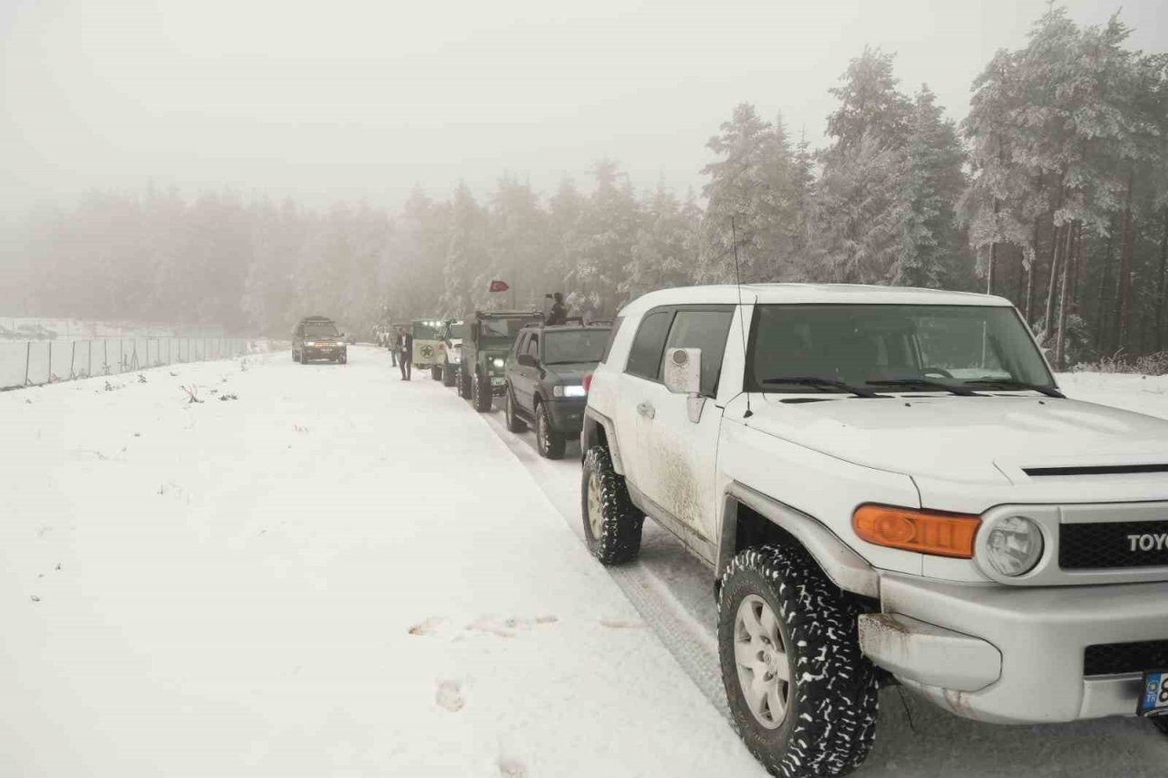 Baharda yağan karın tadını çıkarttılar