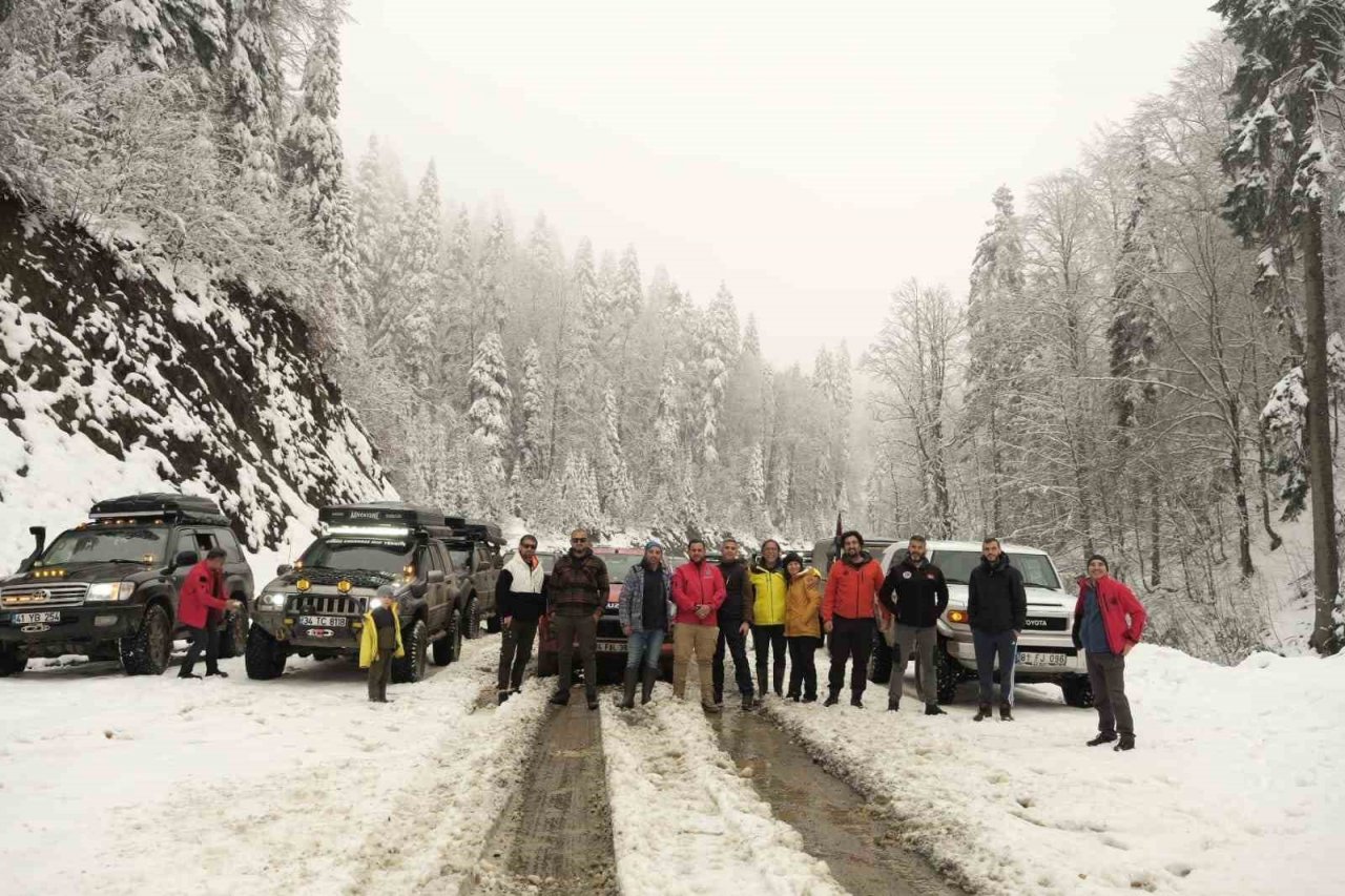 Baharda yağan karın tadını çıkarttılar