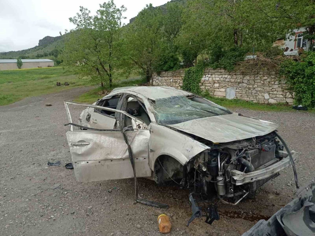 Otomobil takla attı: 3 yaralı