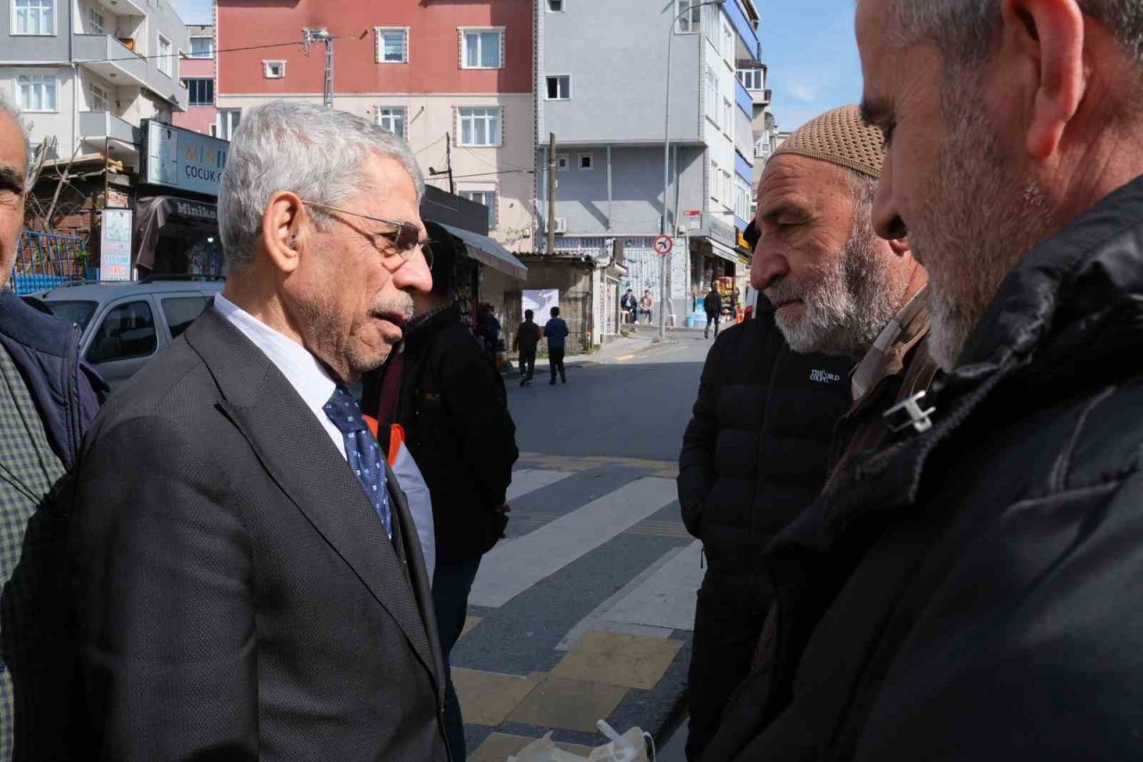 73 yaşındaki en yaşlı Milletvekili Adayı Cemal Toptancı, her gün kilometrelerce yol yürüyerek seçmenle buluşuyor