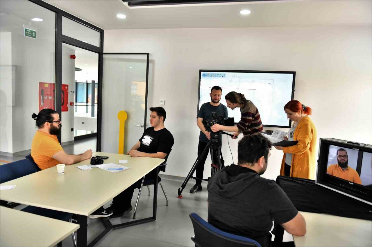 Esenyurt’tun bir ilki olan Sinema Akademisi’nde gençler meslek öğreniyor