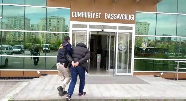 Kuyumcuyu soyan bıçaklı gaspçı yakalandı