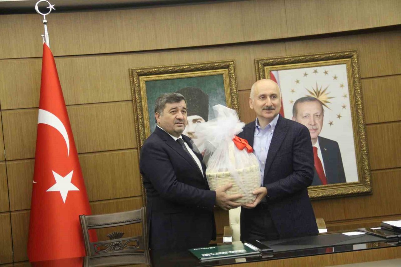 Bakan Karaismailoğlu: "Bölünmüş yolların karşılığı trafik hareketliliği artmasına rağmen trafik kazalarında yüzde 82 azalma oldu"