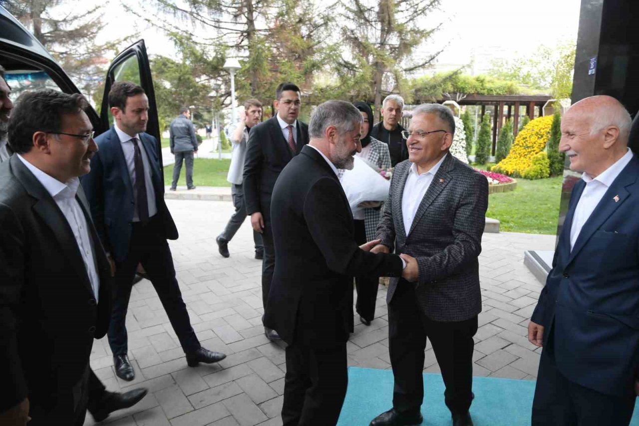 Bakan Nebati Kayseri Büyükşehir’i Ziyaret Etti