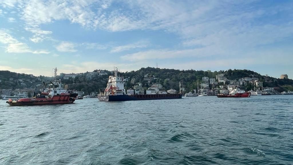 İstanbul Boğazı’nda kargo gemisi makine arızası yaptı