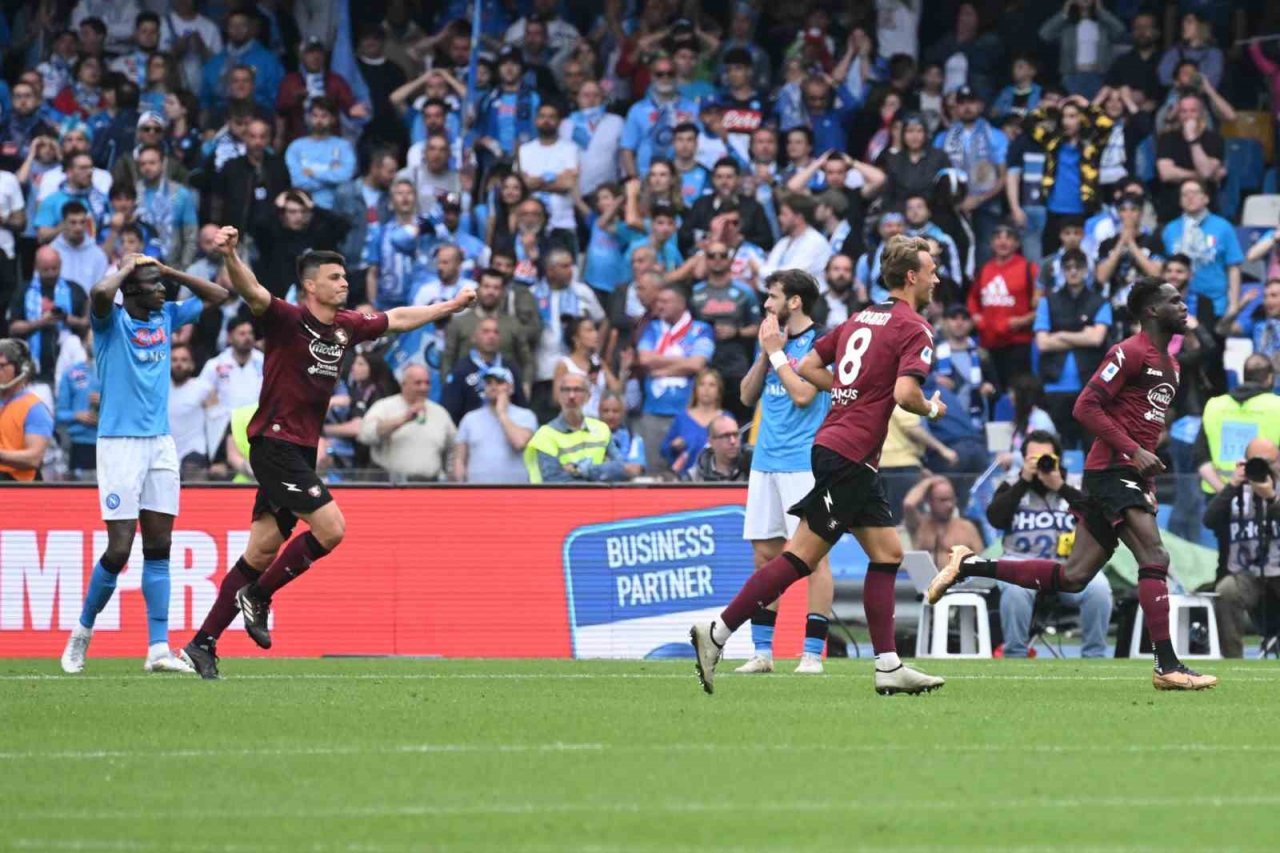 Napoli’nin şampiyonluğu haftaya kaldı