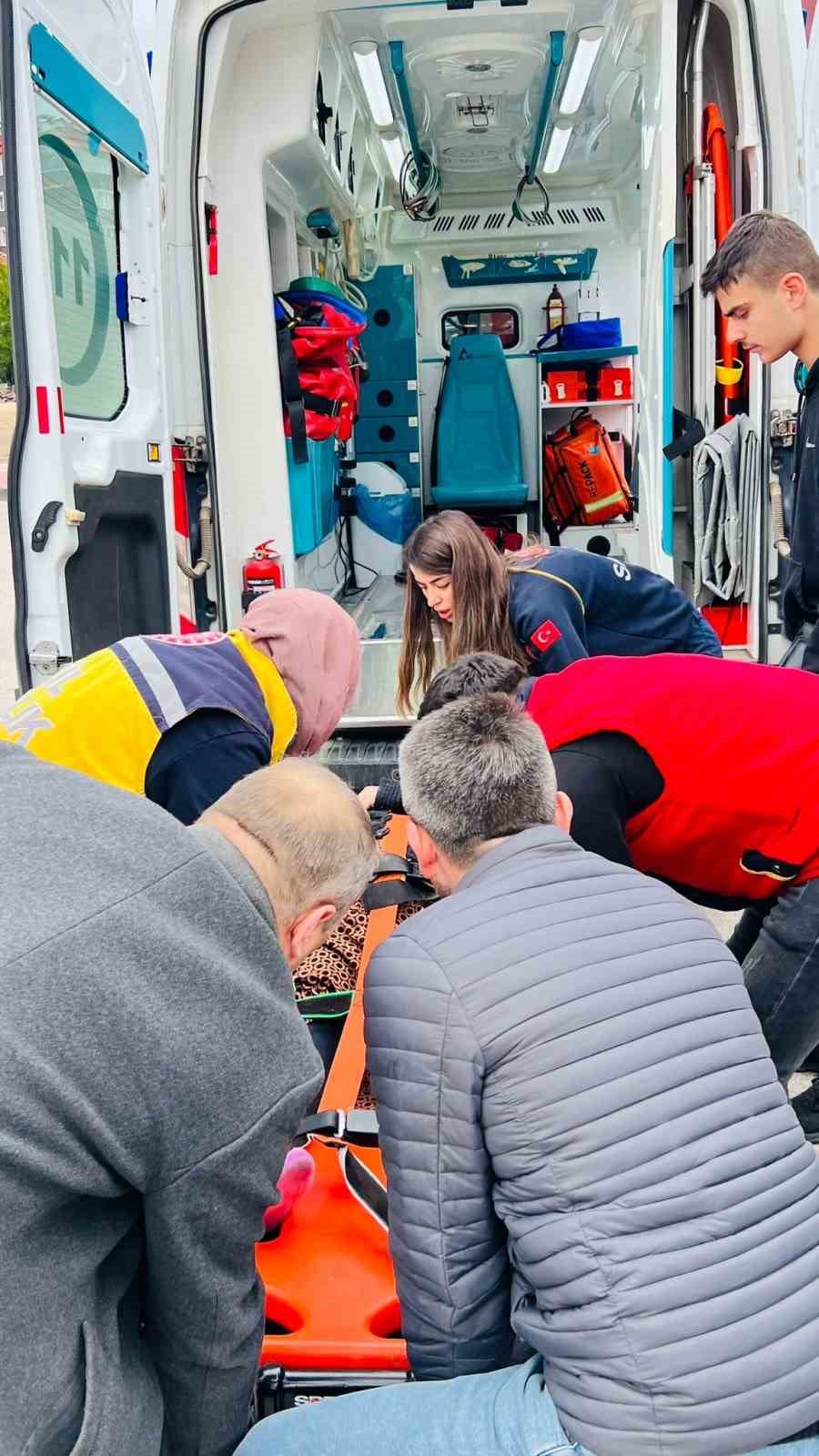 Otomobilin çarptığı yaya yaralandı