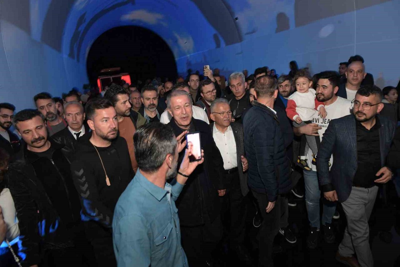 Bakan Akar ile Başkan Büyükkılıç, MSB Dijital Gösterim Merkezi’ni Ziyaret Etti