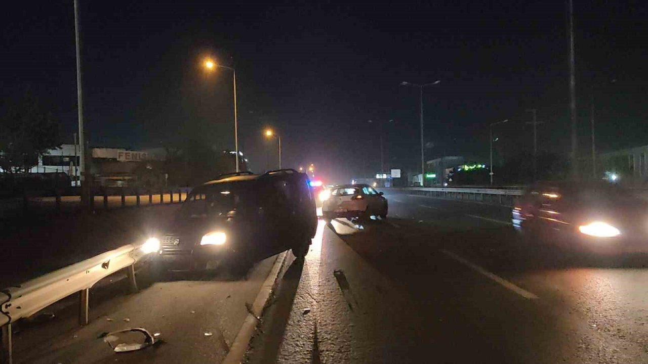 D-100’de otomobil, hafif ticari araca çarptı