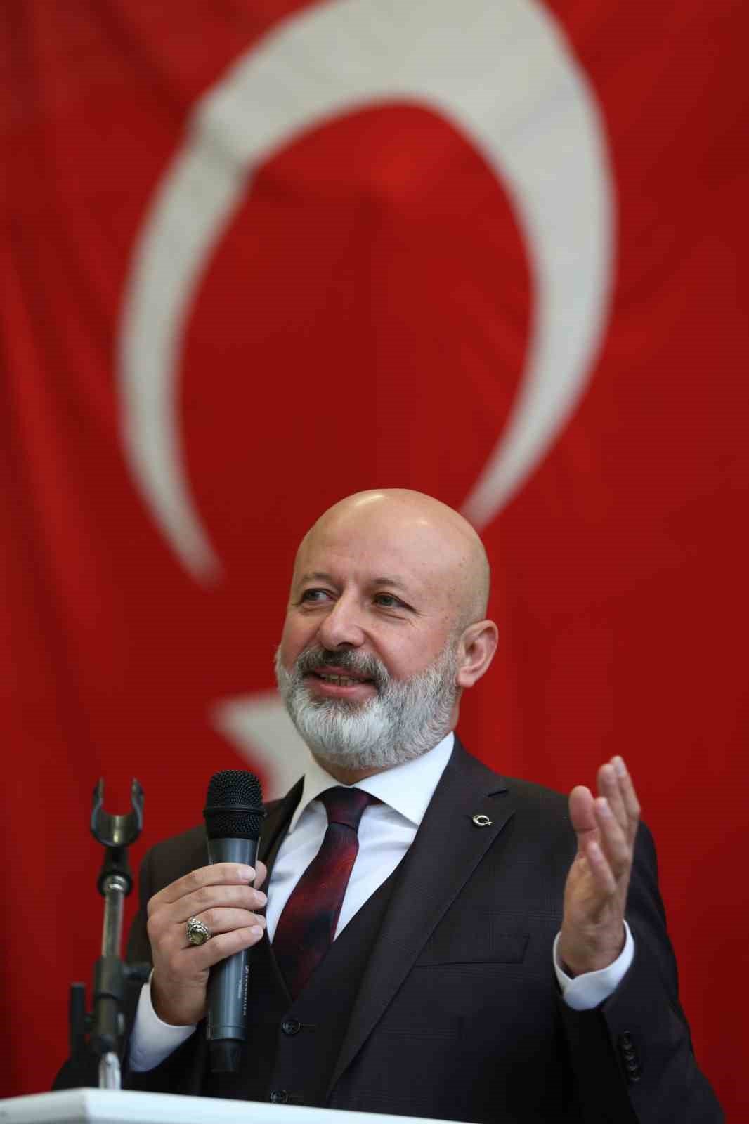 Başkan Çolakbayrakdar: "Belediyede her bir çalışanın sendikası Ahmet Çolakbayrakdar’dır"