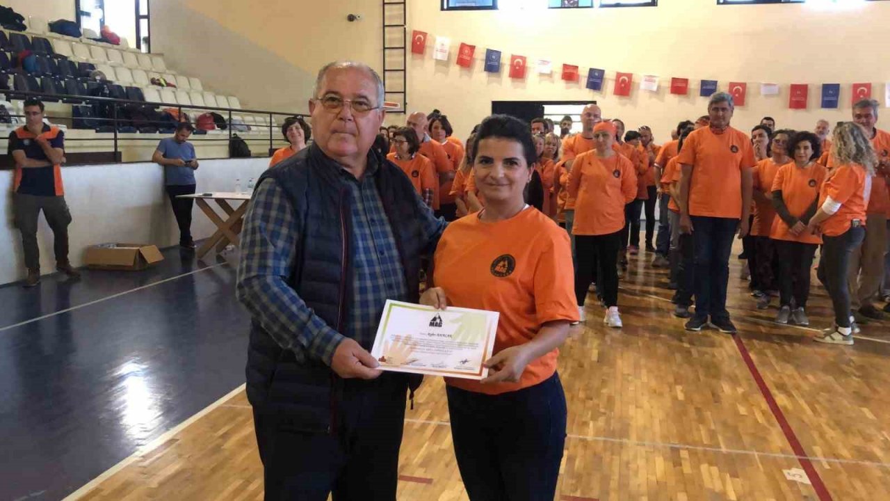 Mahalli Afet Gönüllüleri törenle sertifikalarını aldı