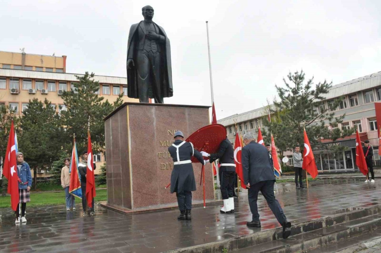 Muş’un düşman işgalinden kurtuluşunun 106. yılı törenle kutlandı