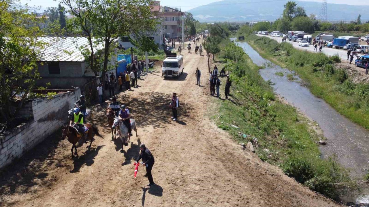Nazilli’de rahvan at yarışı geleneği bozulmadı
