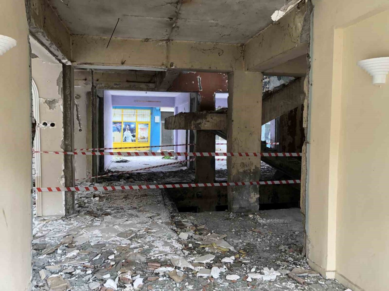 Batman’da metruk binadaki su birikintisi can alıyordu