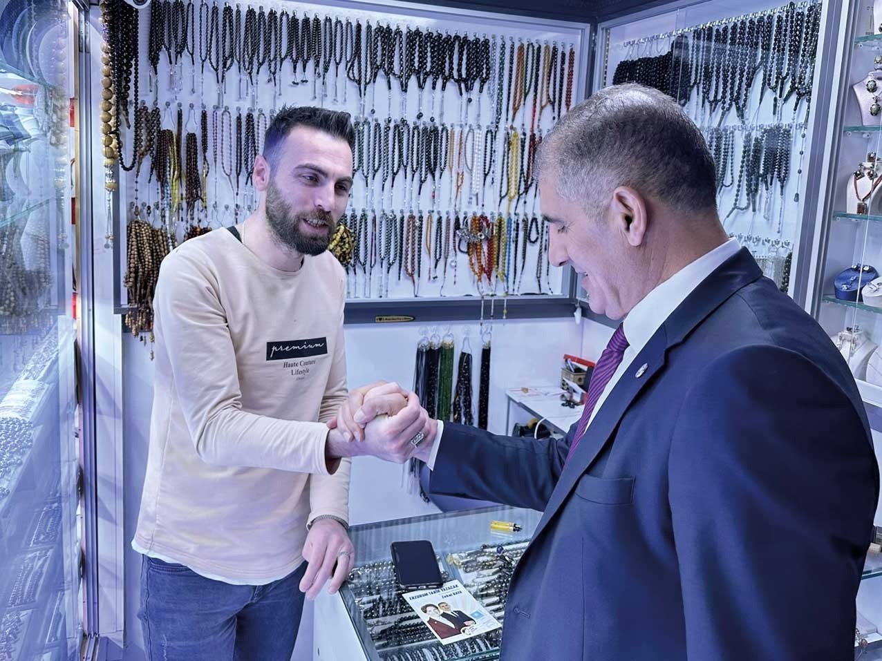 Kaya, Taşhan esnafını dinledi