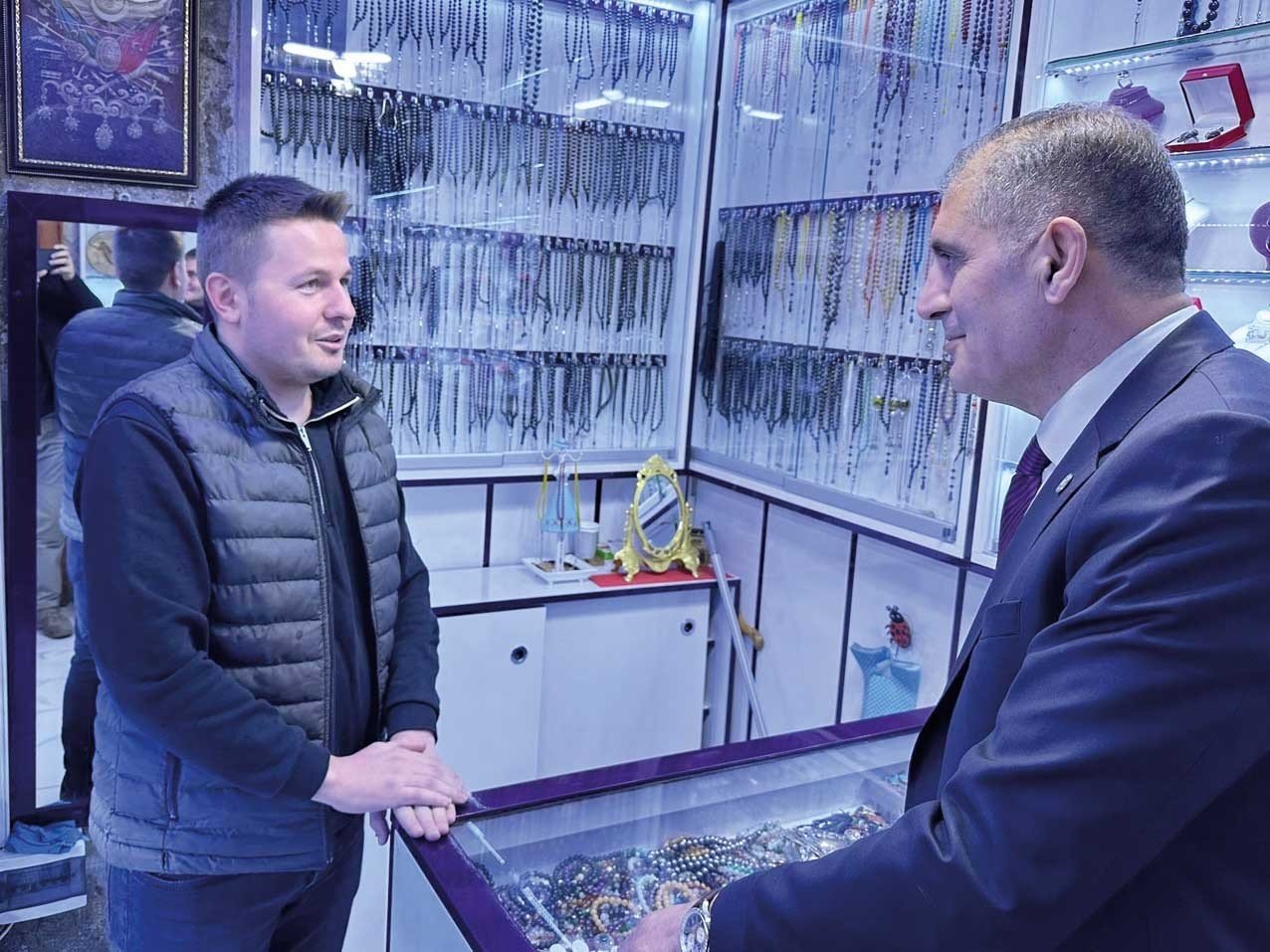 Kaya, Taşhan esnafını dinledi