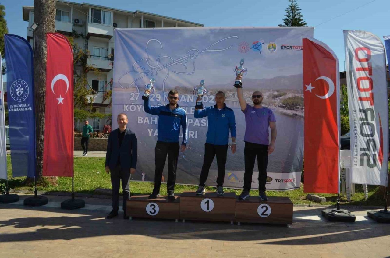 Büyükşehir kano takımı yarışları şampiyon olarak tamamladı