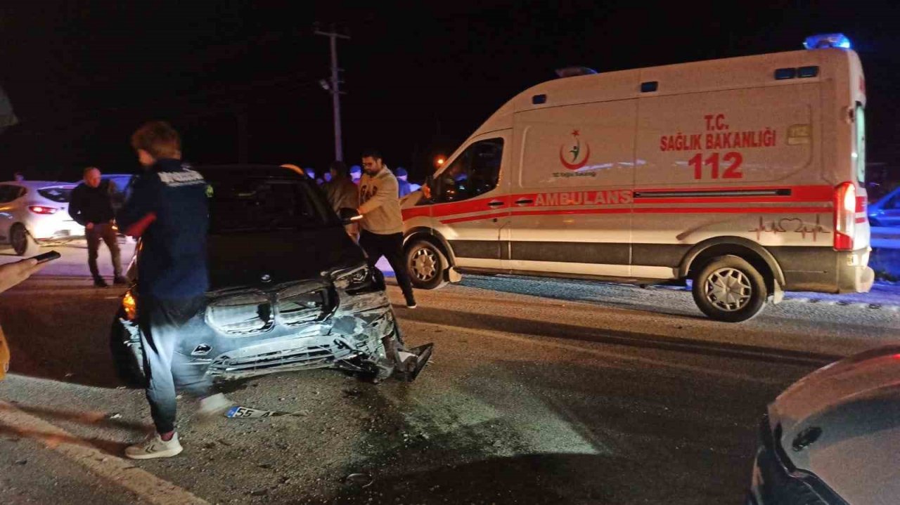 Sungurlu’da 3 araç birbirine girdi