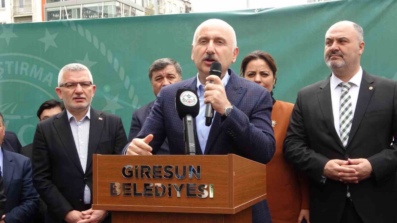 Bakan Karaismailoğlu: "Bölünmüş yolların karşılığı trafik hareketliliği artmasına rağmen trafik kazalarında yüzde 82 azalma oldu"