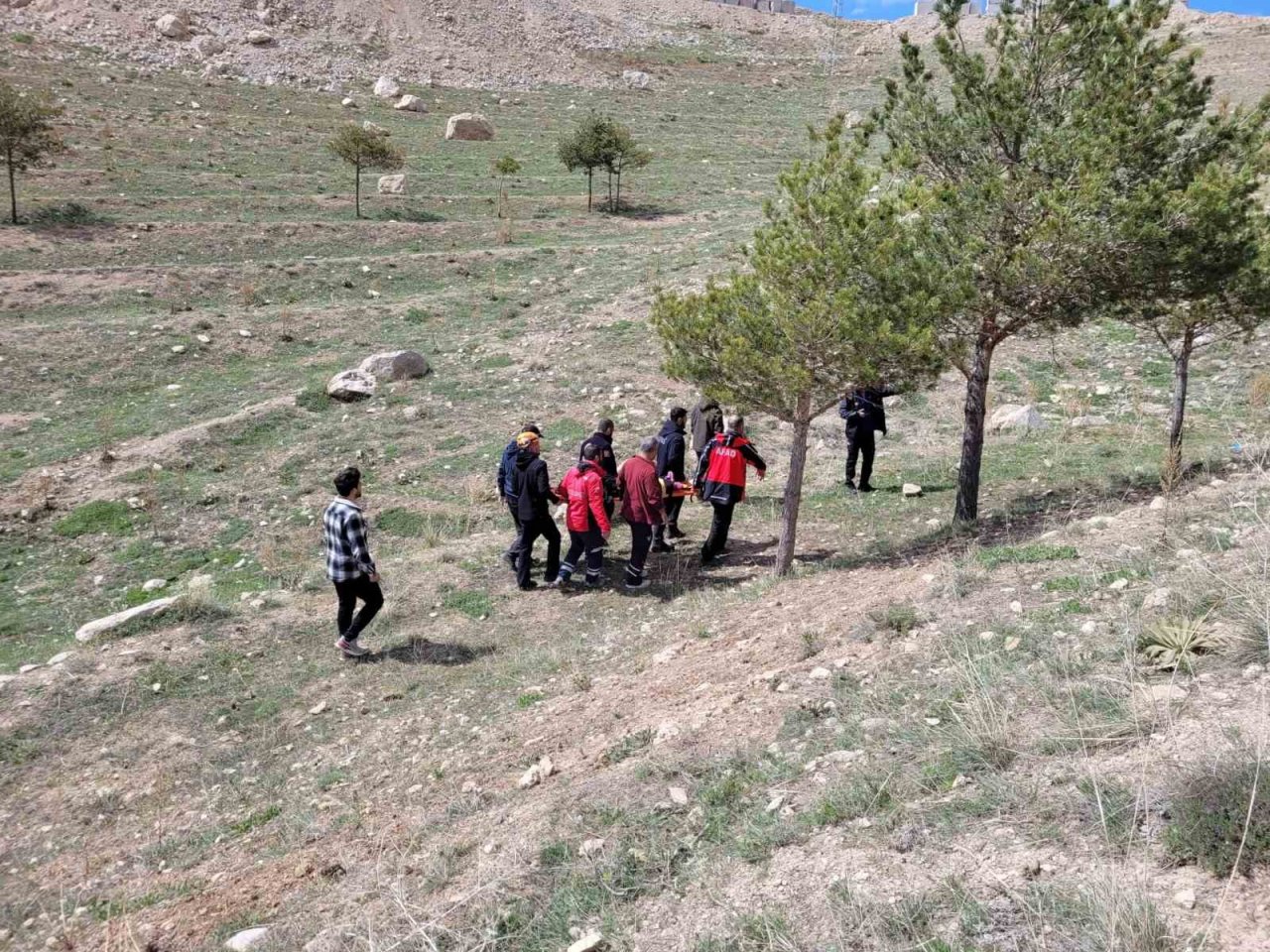 Yüksekten düşen genç kız yaralandı