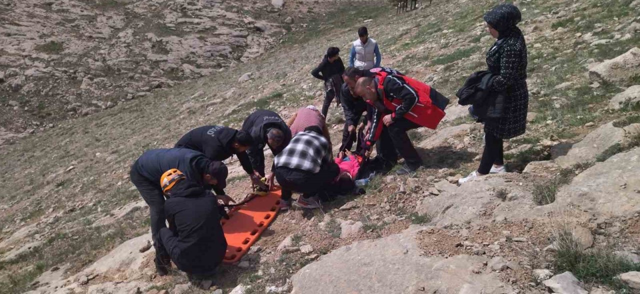 Yüksekten düşen genç kız yaralandı