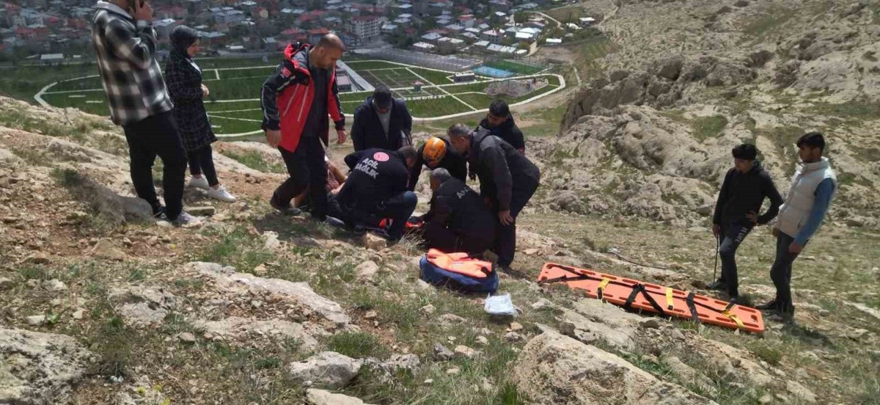 Yüksekten düşen genç kız yaralandı