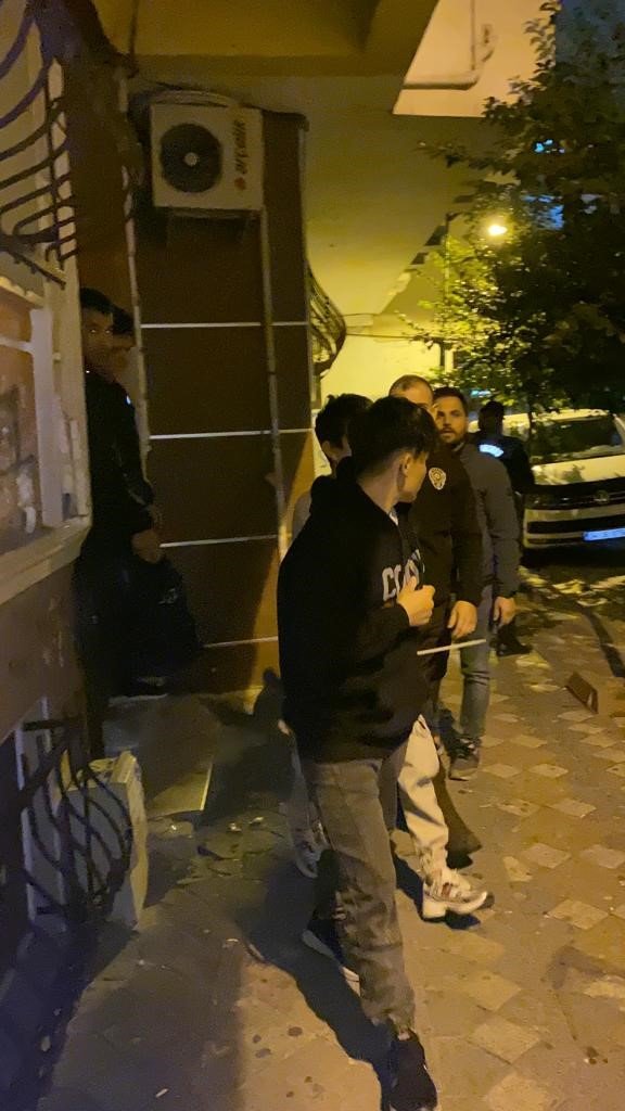 Zeytinburnu’nda bin 474 kaçak göçmen sınır dışı edildi