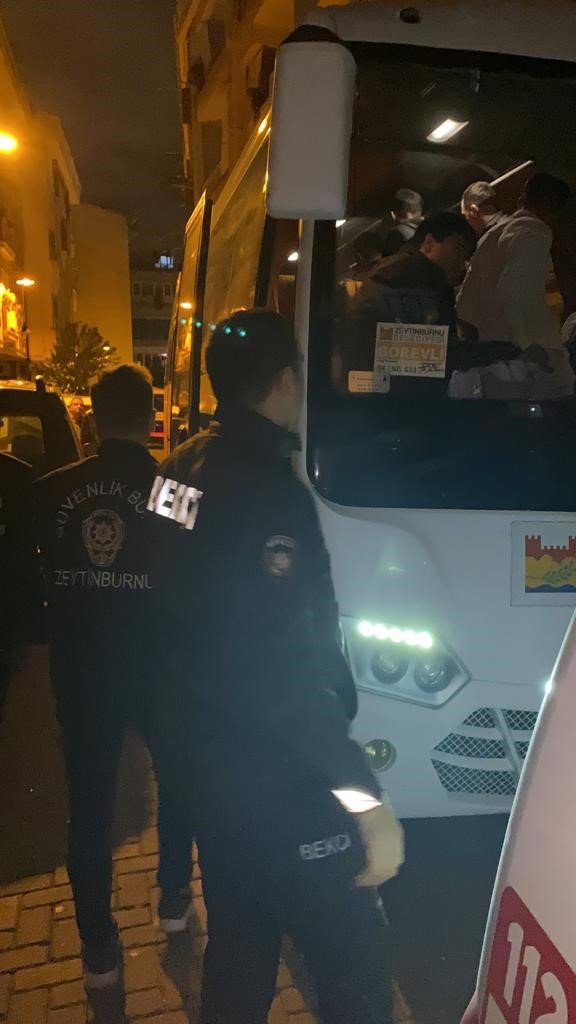 Zeytinburnu’nda bin 474 kaçak göçmen sınır dışı edildi