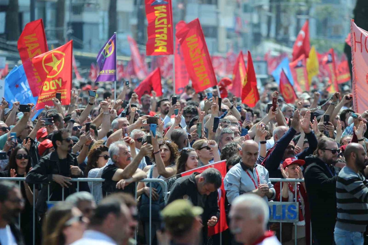1 Mayıs, İzmir’de coşkuyla kutlandı