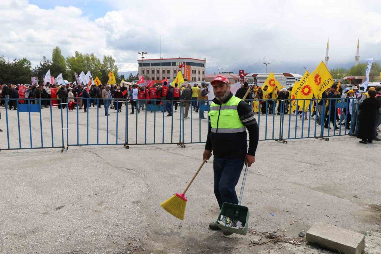 1 Mayıs Erzincan’da kutlandı