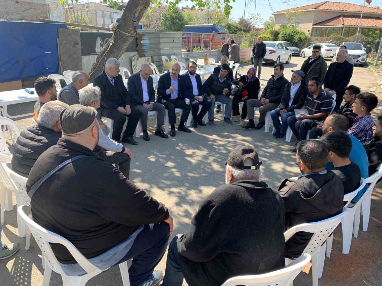 AK Parti Milletvekili adayları, 1 Mayıs’ta kağıt toplayıcılarla kahvaltıda buluştu
