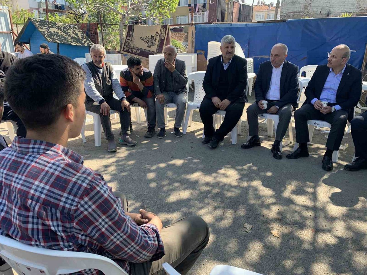 AK Parti Milletvekili adayları, 1 Mayıs’ta kağıt toplayıcılarla kahvaltıda buluştu