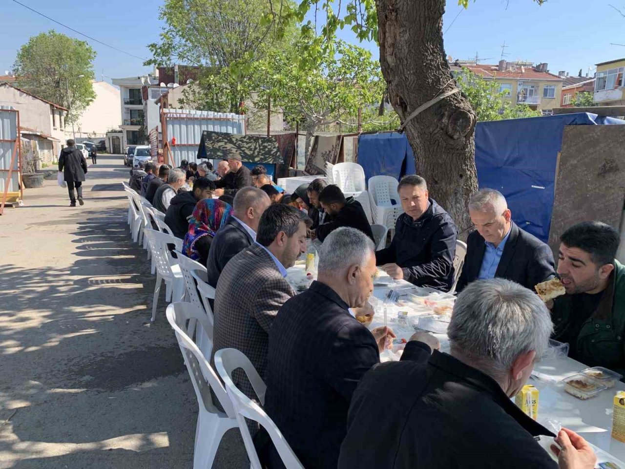 AK Parti Milletvekili adayları, 1 Mayıs’ta kağıt toplayıcılarla kahvaltıda buluştu