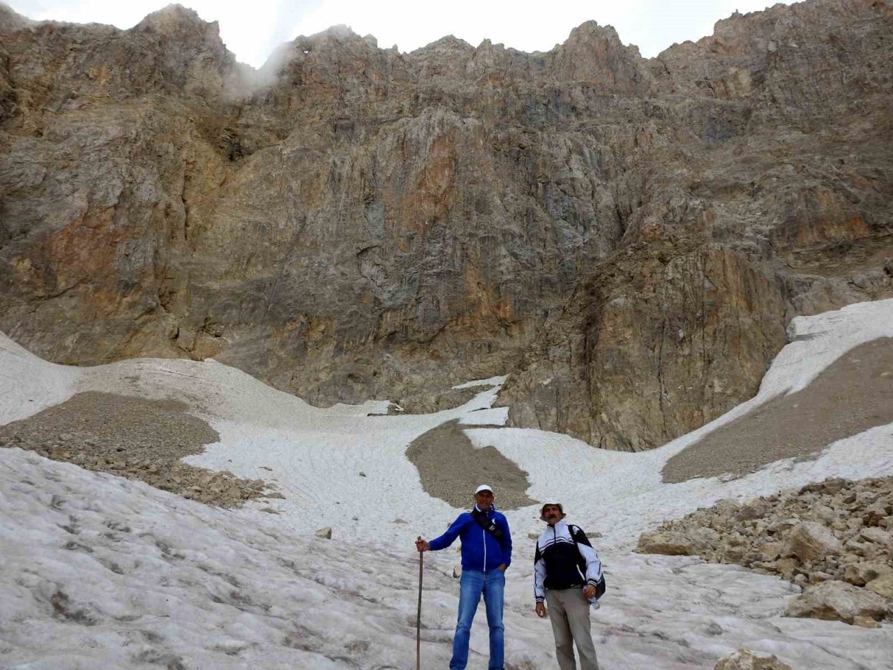 2015 yılında uydu üzerinden keşfedilen Munzur’daki buzul yerinde görüntülendi