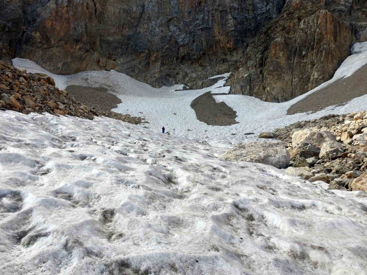 2015 yılında uydu üzerinden keşfedilen Munzur’daki buzul yerinde görüntülendi