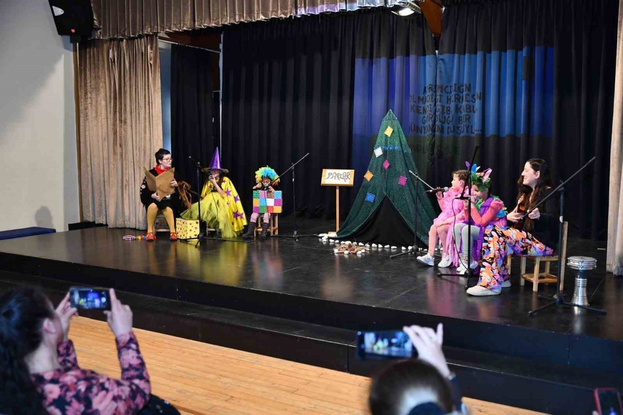 Görme engelli çocuklardan ’Şarkılı Türkülü Masallar’ etkinliği