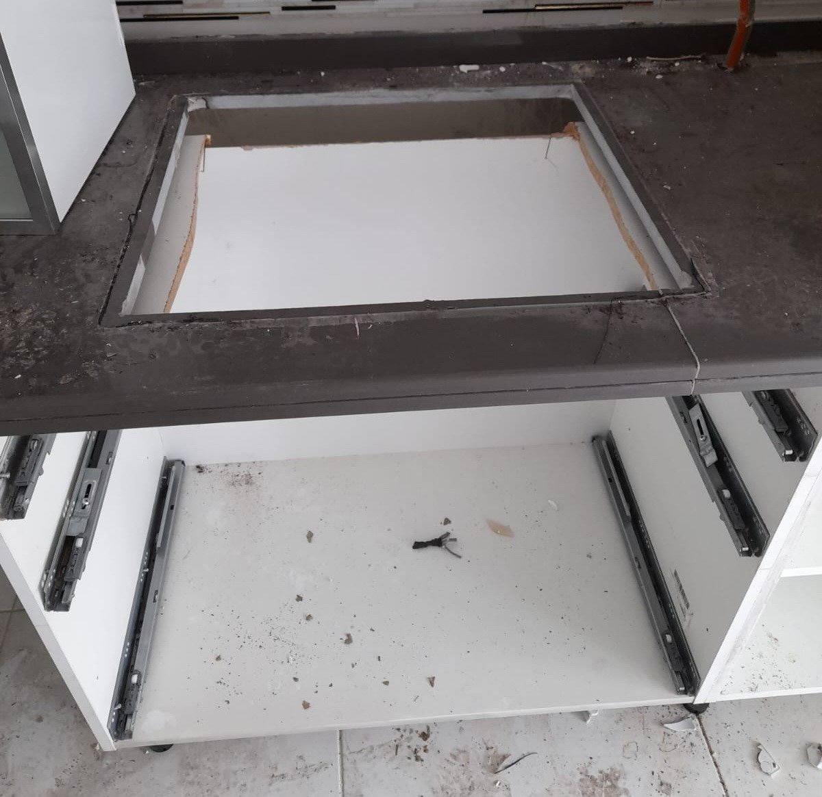 Dairenin musluklarına kadar çaldılar