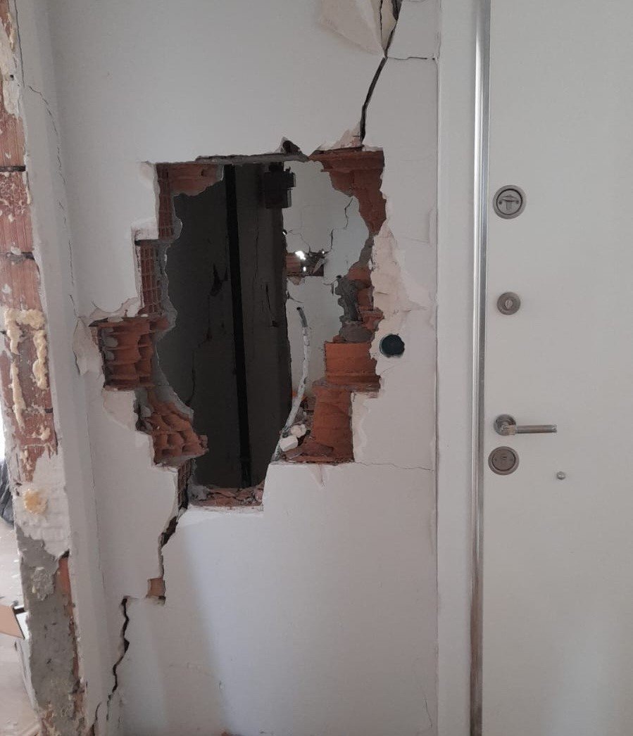 Dairenin musluklarına kadar çaldılar