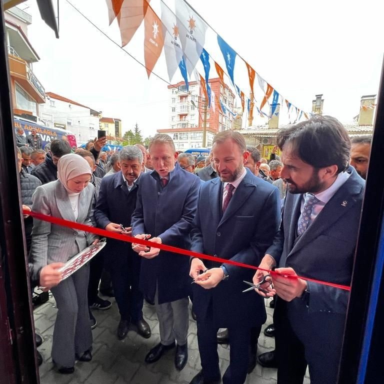 AK Parti Gediz’de seçim irtibat bürosu açtı