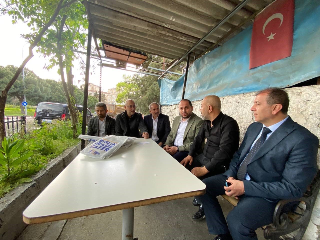 AK Parti İstanbul Milletvekili Adayı Aydoğan Ahıakan Kartal’da taksici esnafıyla buluştu