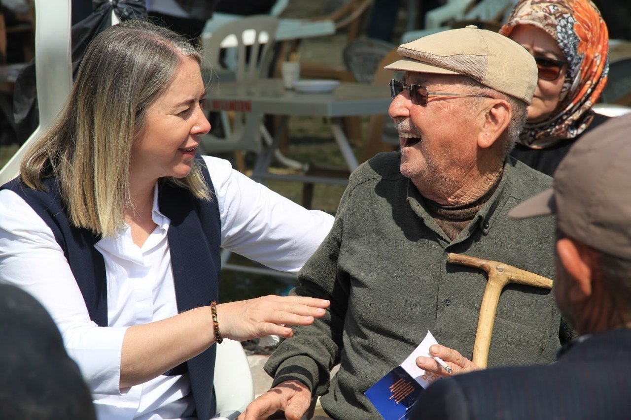 AK Parti’li Çankırı, muhalefetin İzmir reklamına yüklendi