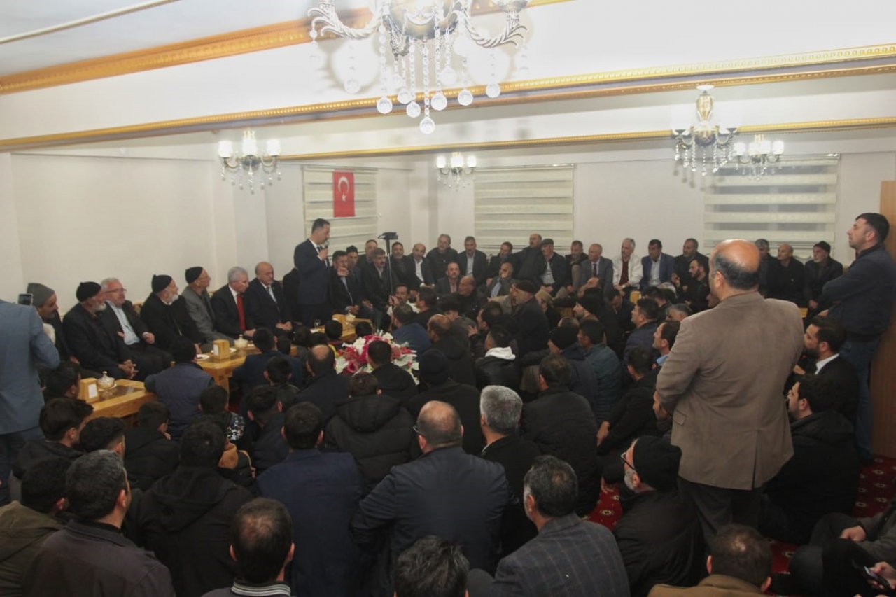 AK Parti teşkilatları Akyazı’da vatandaşlarla bir araya geldi