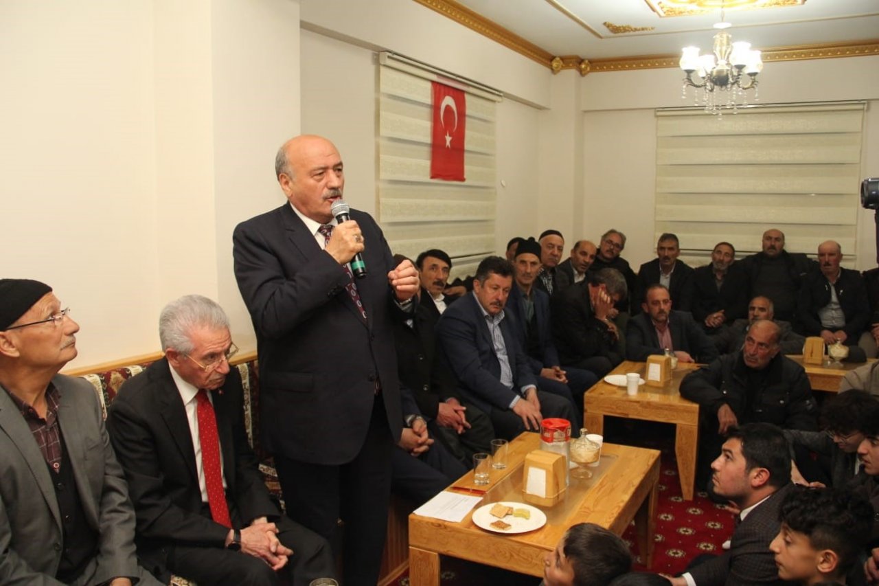 AK Parti teşkilatları Akyazı’da vatandaşlarla bir araya geldi