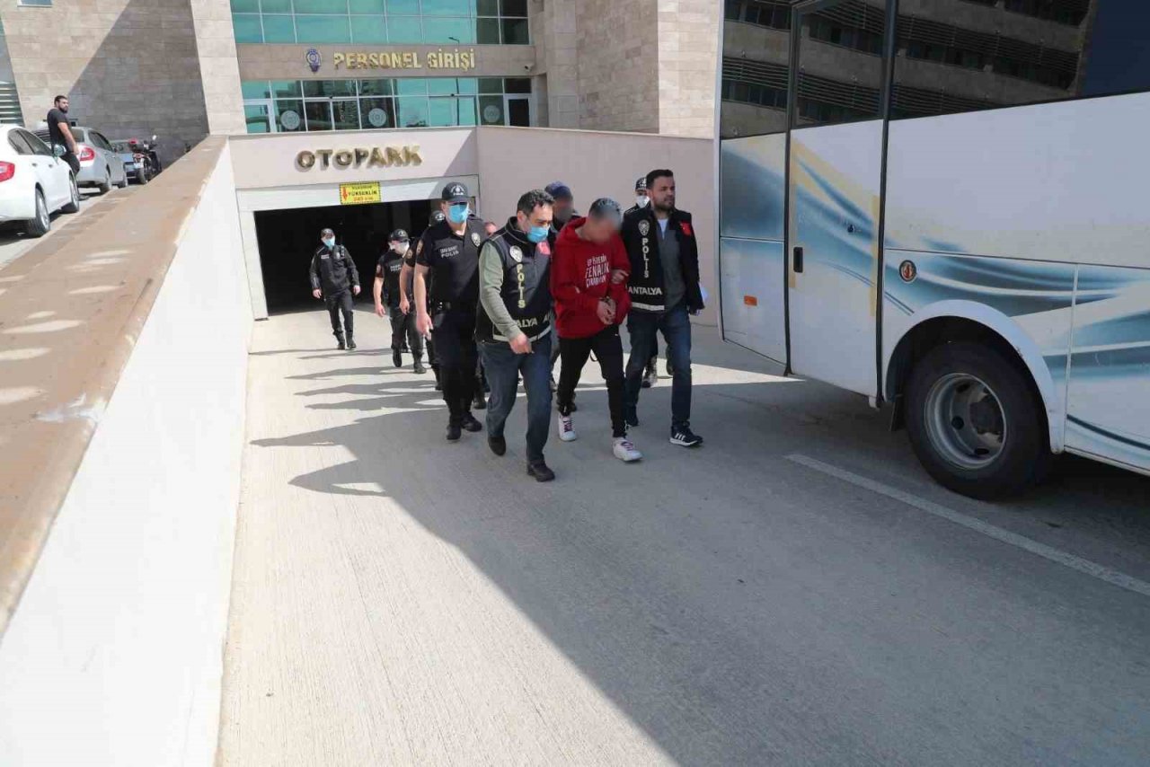 Antalya’da 114 personelin katımıyla yapılan operasyonda 81 şahıs yakalandı