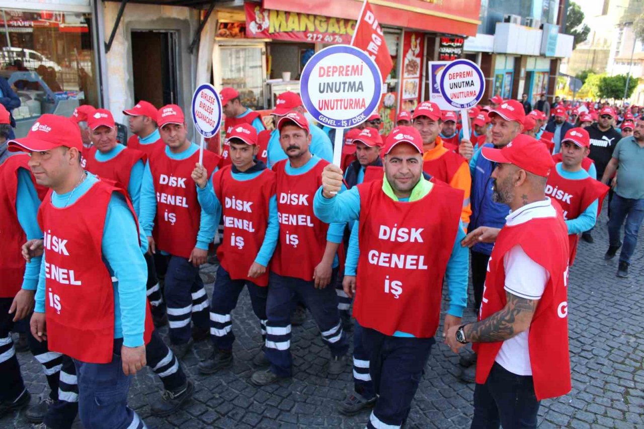 Efeler Belediyesi işçileri, 1 Mayıs yürüyüşüne katıldı