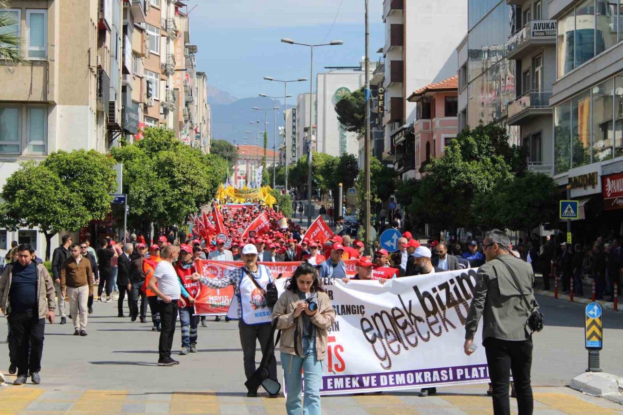 Efeler Belediyesi işçileri, 1 Mayıs yürüyüşüne katıldı