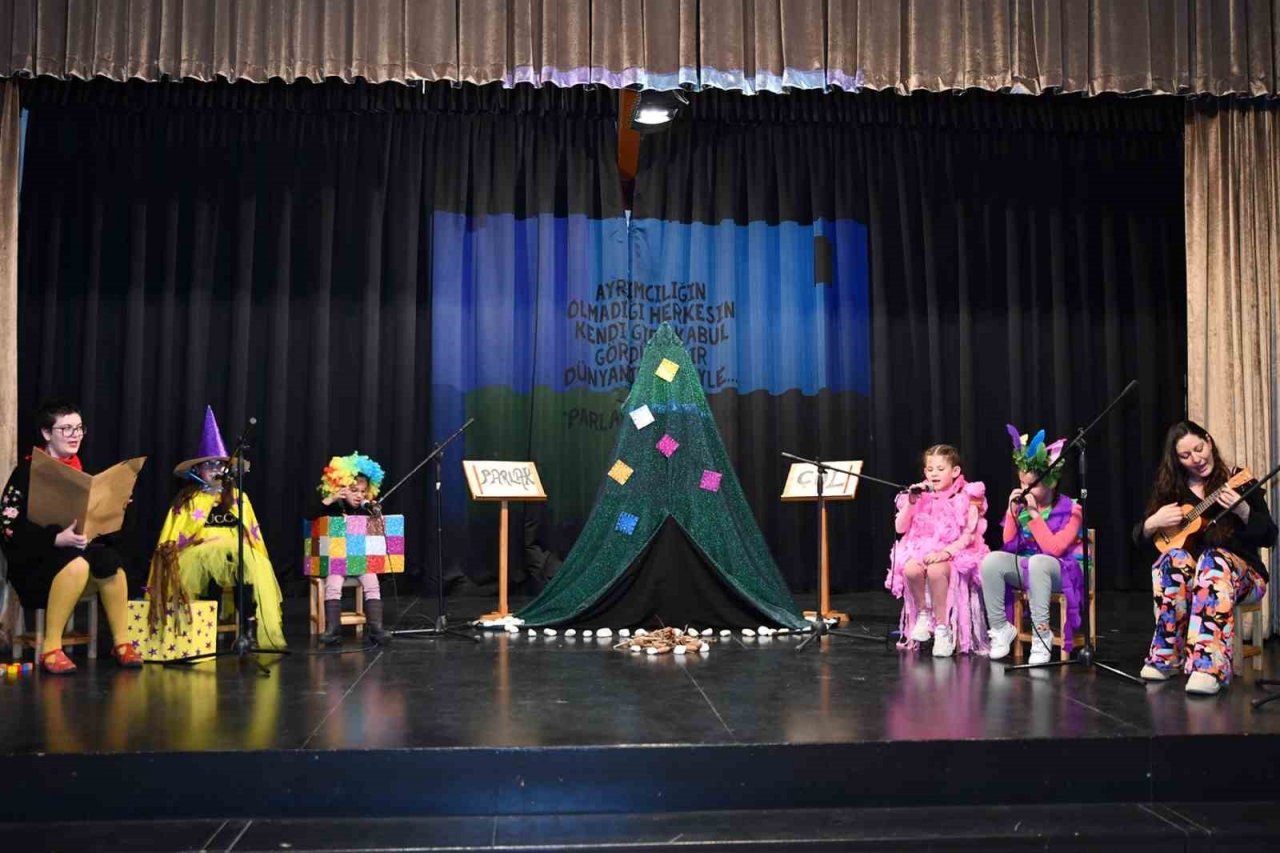 Görme engelli çocuklardan ’Şarkılı Türkülü Masallar’ etkinliği