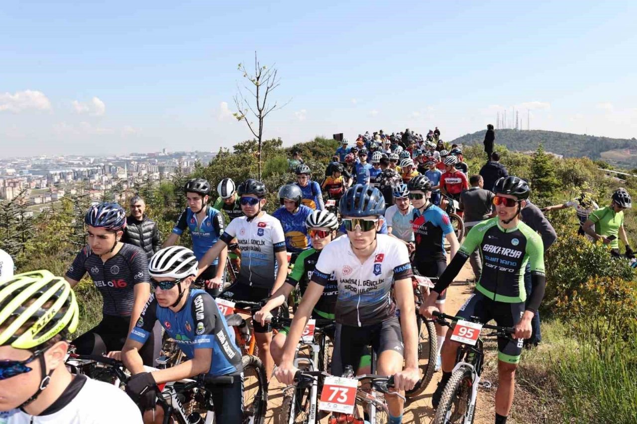 Zorlu parkurda kıran kırana mücadele